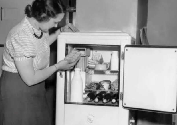 Американский изобретатель Альберт Маршалл запатентовал холодильник