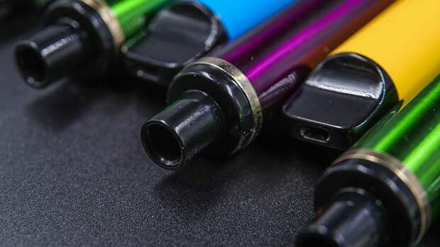 В Госдуме продолжают борьбу с продажей вейпов в России