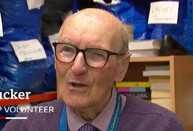 100-летний пенсионер устал от безделья и вернулся на работу
