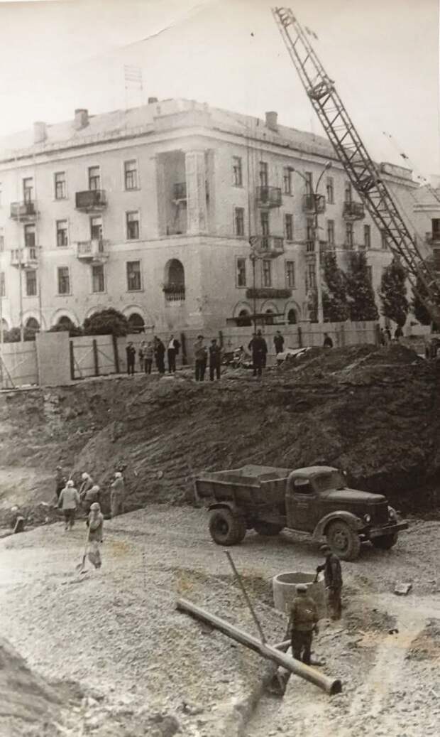 Макеевка. Строительство первого подземного перехода, пересечение улиц им