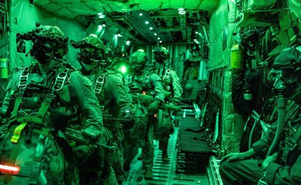 В Персидский залив идут «братские могилы морпехов»: Трамп бросает в бой «японскую» элиту