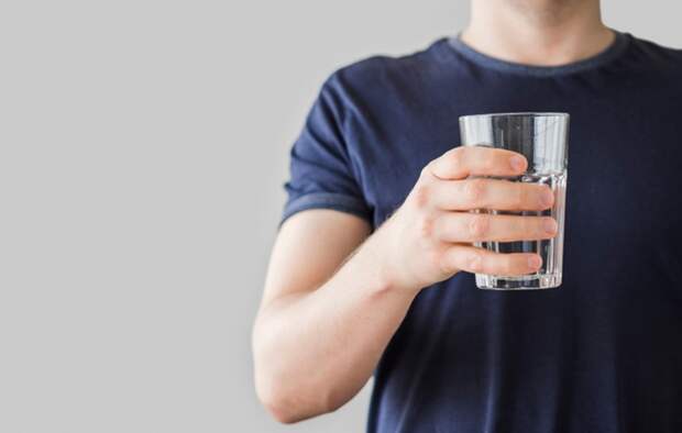 Развеян главный миф о питье воды для снятия симптомов похмелья