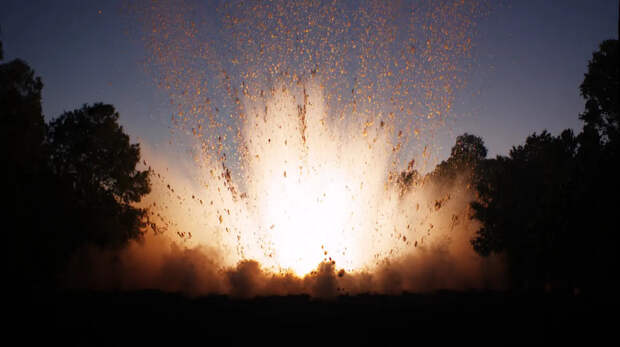 Газовый баллон рванул в "Центре плова" в Казахстане: Семь погибших. Момент взрыва сняла камера