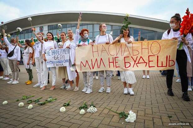 7 сильных фото акций солидарности против милицейского насилия в Беларуси