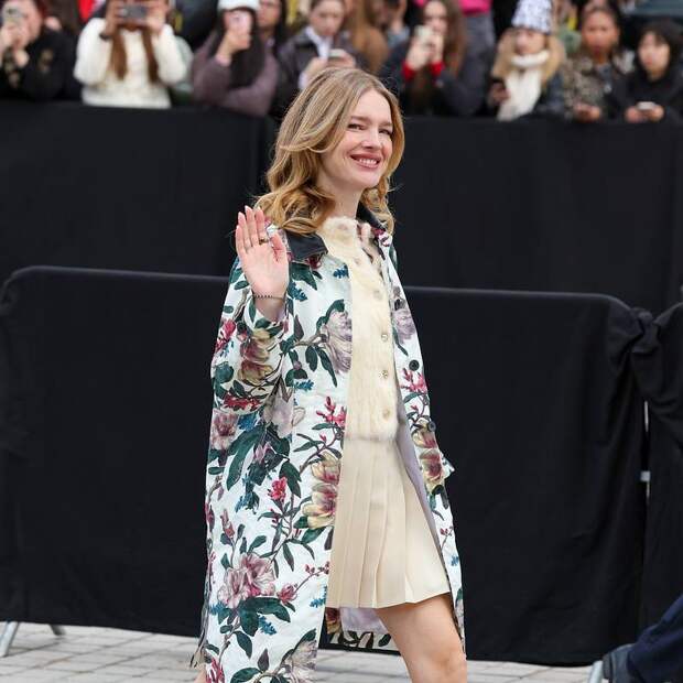 44-летнюю Наталью Водянову заметили на показе в Париже