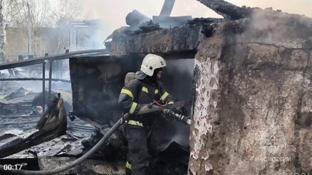 Пациентов частного дома престарелых эвакуируют из-за пожара