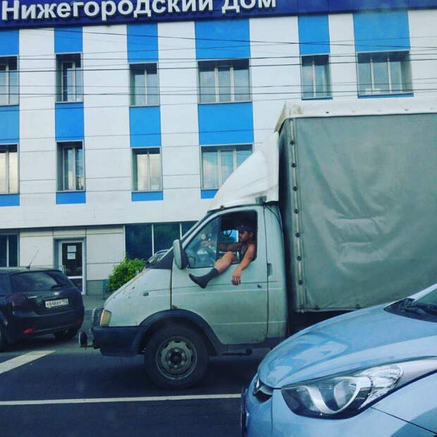 За рулем профи. За рулем профи.