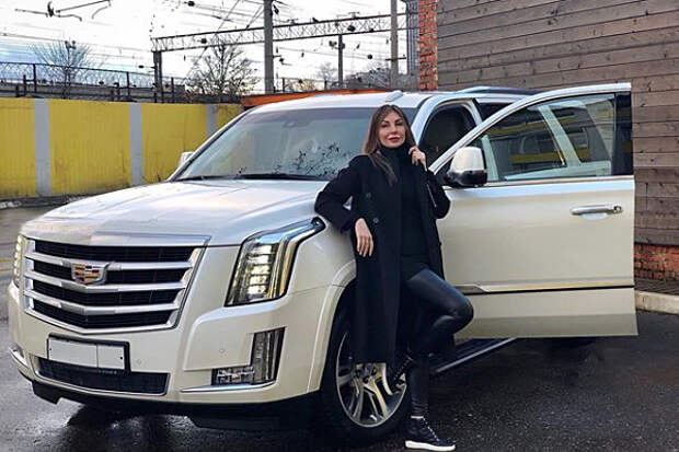Актриса Бочкарёва решила продать свой автомобиль Cadillac