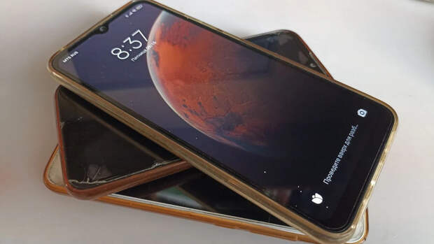 Эксперт Голубева: работодатель может ограничить использование личных телефонов