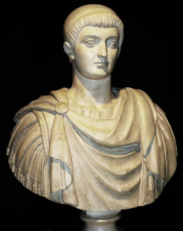Римский император Константин Великий провозгласил воскресенье днем отдыха