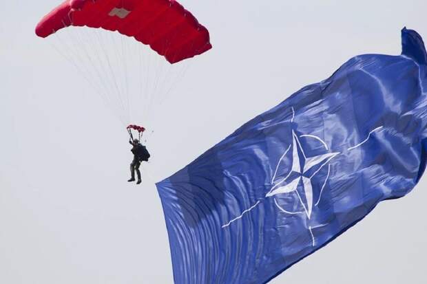 11 военных на учениях НАТО в Швеции прыгнули с парашютами и получили травмы