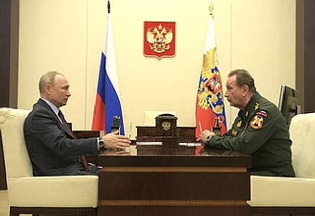 С директором Федеральной службы войск национальной гвардии – главнокомандующим войсками национальной гвардии Российской Федерации Виктором Золотовым.