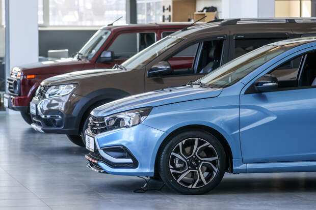 Во втором квартале этого года "АвтоВАЗ" может начать производство Lada в Санкт-Петербурге