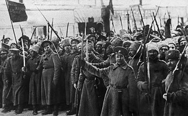 На фото: первые дни Февральской буржуазно-демократической революции, 1917