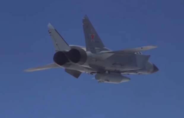 МиГ-31К с "Кинжалом" в небе Белоруссии. Кадры МО РФ. 