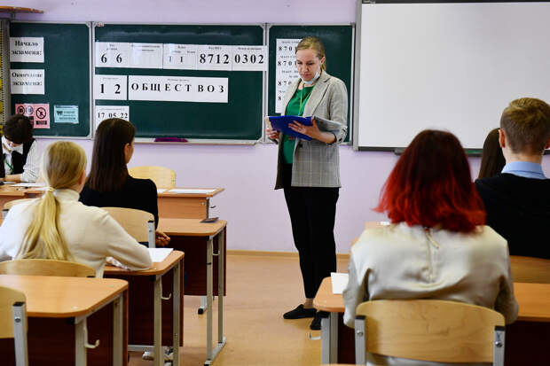 Минпросвещения: в 9 и 11 классах обществознание будут изучать 1 час в неделю