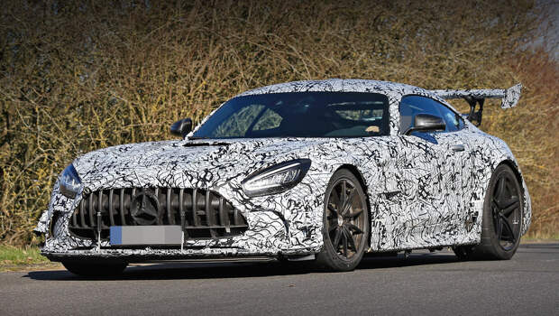 Mercedes amg gt,Mercedes amg gt black. Если всё в мире будет хорошо, то премьера суперкара Mercedes-AMG GT Black Series состоится в 2020 году на мотор-шоу в Женеве. Предположительно, за 720-сильный автомобиль попросят около 250 тысяч евро (21,7 млн рублей). Для сравнения, лимитированный AMG GT R Pro стоил 211 тысяч евро (18,3 млн).