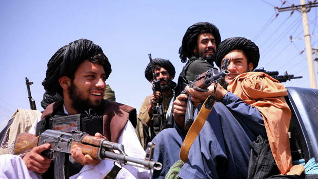 Боевики Талибана* возле аэропорта Кабула - РИА Новости, 1920, 27.09.2021