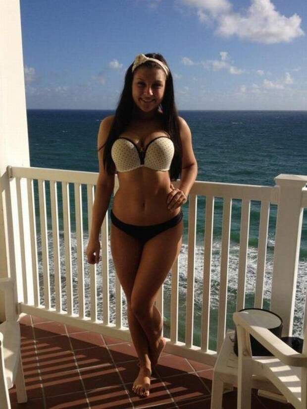 Девушки на пляже