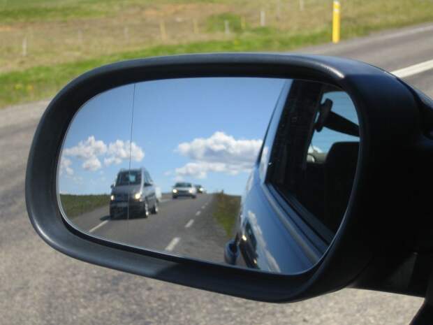 Так как правильно настроить зеркала заднего вида в автомобиле?