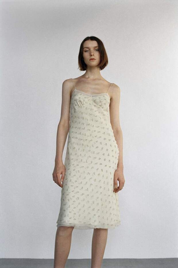 Модели разных возрастов в невероятно красивом лукбуке The Row. Изображение № 4.