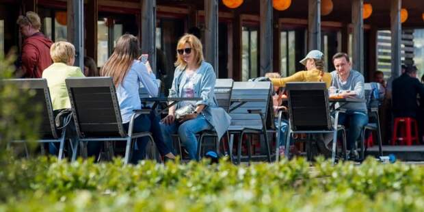 Более 100 кафе и ресторанов подали заявки на создание у себя бесковидных зон. Фото: Ю. Иванко mos.ru