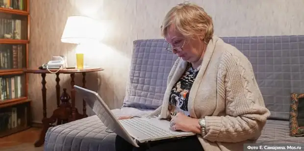 В Северном люди старшего возраста рисуют шерстью, поют и играют в бильярд