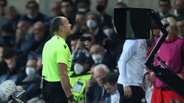 УЕФА объявил об использовании системы VAR на полуфинальных матчах Лиги конференций