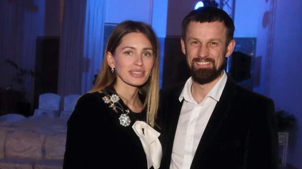 Горячие фото жены Семака: она ушила и прокачала все так, что можно колоть орехи