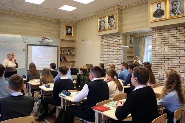 Лингвистическая классная комната и класс литературы теперь выглядят так (Екатеринбургская школа № 106). | Фото: rg.ru/ © Татьяна Андреева. 