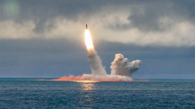 «Уничтоженные» ВМС Ирана ударили по объектам США в ОАЭ и Кувейте