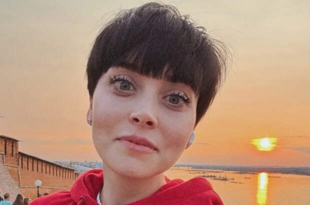 Умершую вслед за мамой экс-помощницу Гладкова похоронили рядом с бабушкой