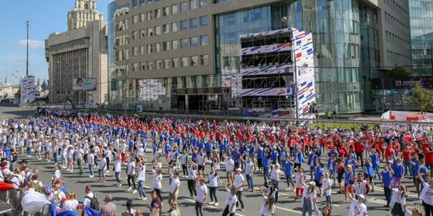 В Москве около 500 тыс человек приняли участие в праздновании Дня флага. Фото: mos.ru