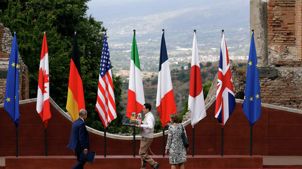 Байден и Макрон на полях G7 обсудили  Россию и Китай  