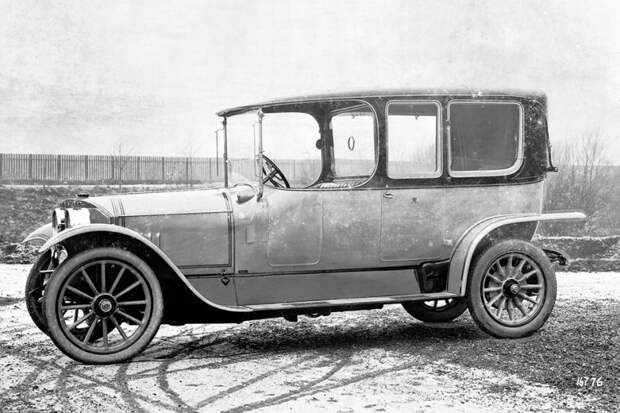 Автосалон в Санкт-Петербурге 1913 года автовыставка, автосалон, ретро фото