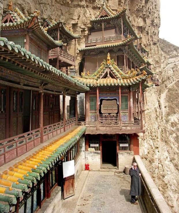 6. Монастырь в скалах Сюанькун-сы, Китай дом, жилье, опасные места, строительство