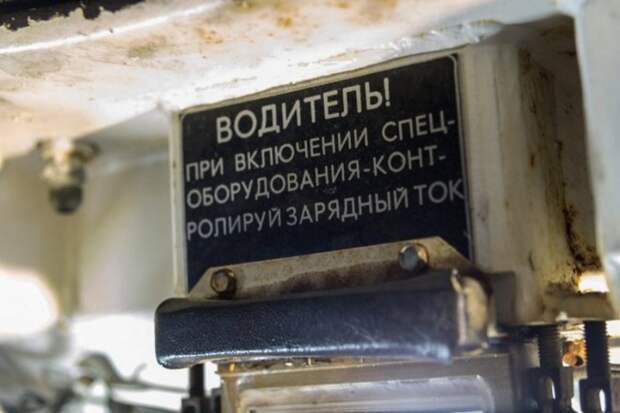 Везде подсказки, которые правда не подсказывают, а запутывают того, кто не служил на этой машине. БРДМ-2, брдм, броневик, военная техника