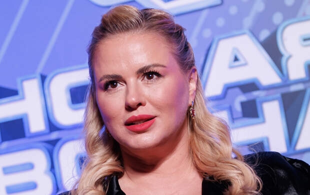 «Потрясающе очаровательная женщина»: Анна Семенович в джакузи продемонстрировала роскошное утро