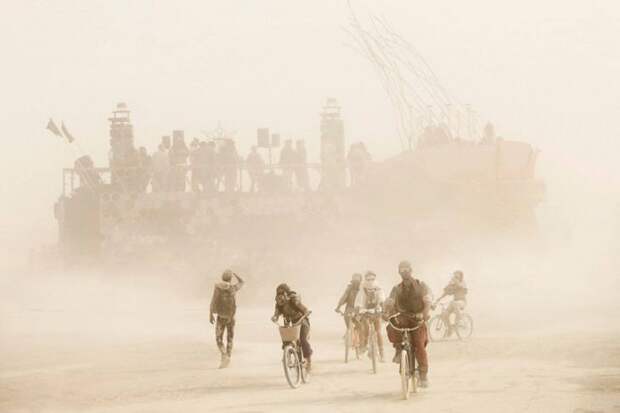 Изумительные фото с фестиваля Burning Man, мистического шоу огня посреди мёртвой пустыни Изумительные фото с фестиваля Burning Man, мистического шоу огня посреди мёртвой пустыни