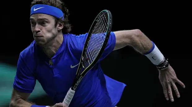 «Сейчас уже нет смысла менять Рублёва»: Чесноков о ротации в сборной России и сложностях на пути к финалу Кубка Дэвиса