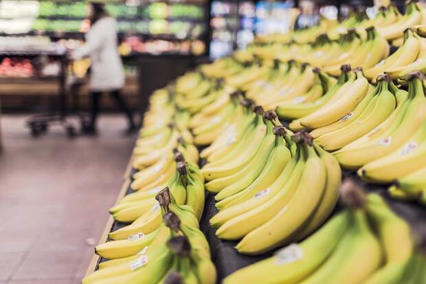 Терапевт Гавриленко: бананы и яблоки помогут поддержать кишечную флору