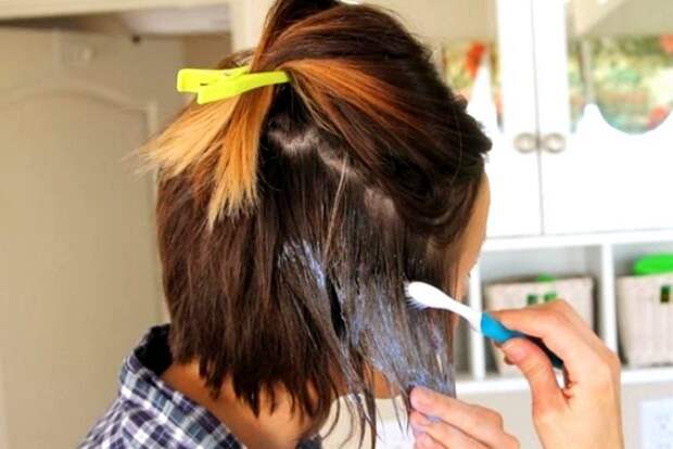 Девушки с короткой стрижкой могут красить волосы зубной щеткой. / Фото: interesnosti.mediasole.ru