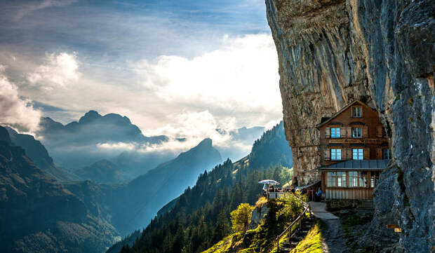 6. Berggasthaus Aescher — гостевой дом в Швейцарских Альпах невероятные дома, убежище