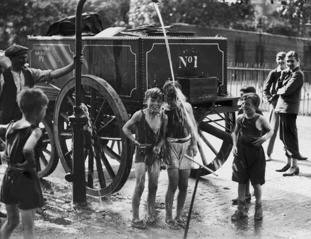 Этот безумный, яркий Лондон на черно-белых фотографиях 1930-х годов
