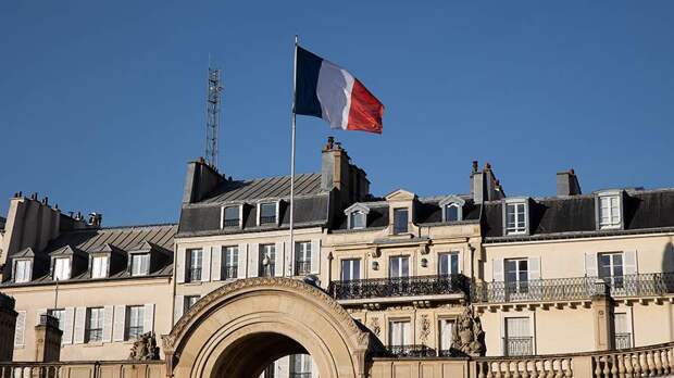 Песков заявил об отслеживании РФ заявлений по введению возможных санкций Францией