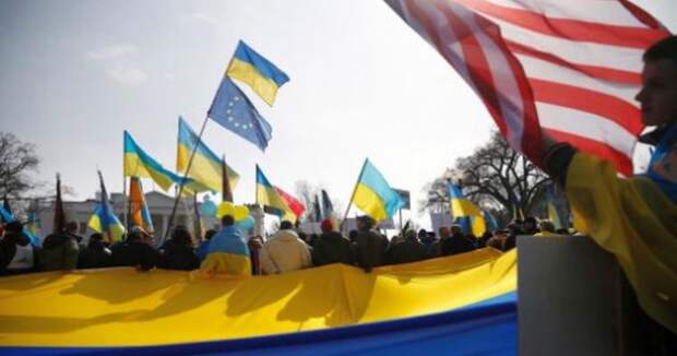 фалаг США на майдане в Киеве