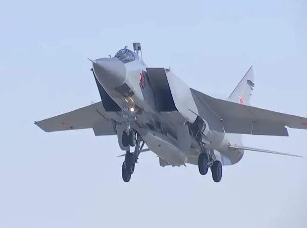 Весной 2022 г. российская боевая авиация впервые применила по реальной цели авиационный ракетный комплекс 9-А-7660 «Кинжал».