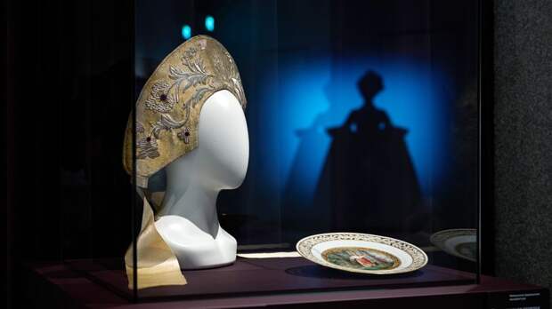 «Маска, я тебя знаю?»: в Музее русского импрессионизма по случаю юбилея устроили карнавал