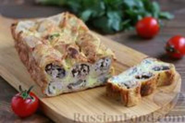 Фото к рецепту: Блинный пирог с курицей и грибами