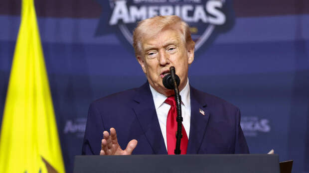 Трамп пошутил о семейных отношениях Макрона с женой